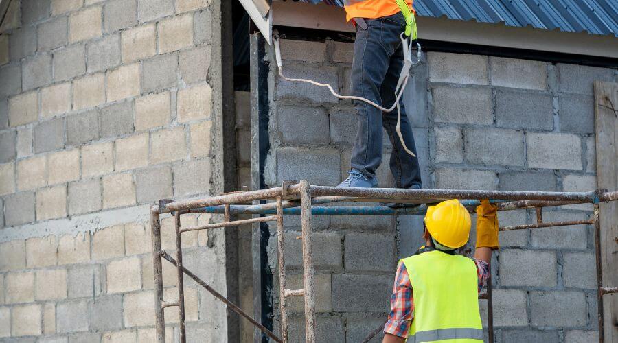 Expert Emergency Roof Repairs services in Waka, TX